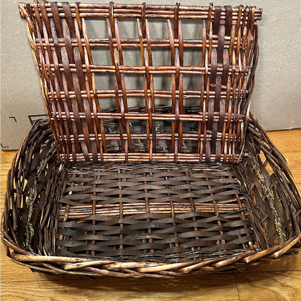 Woven wicket basket with cover